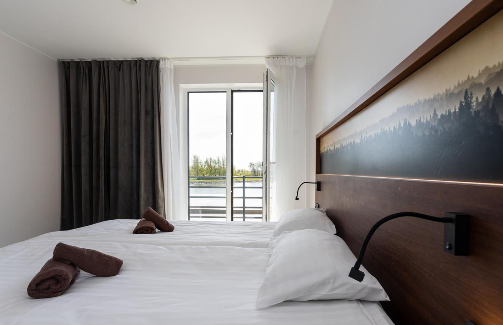 Oe Seaside Suites & Spa Kuressaare Esterno foto