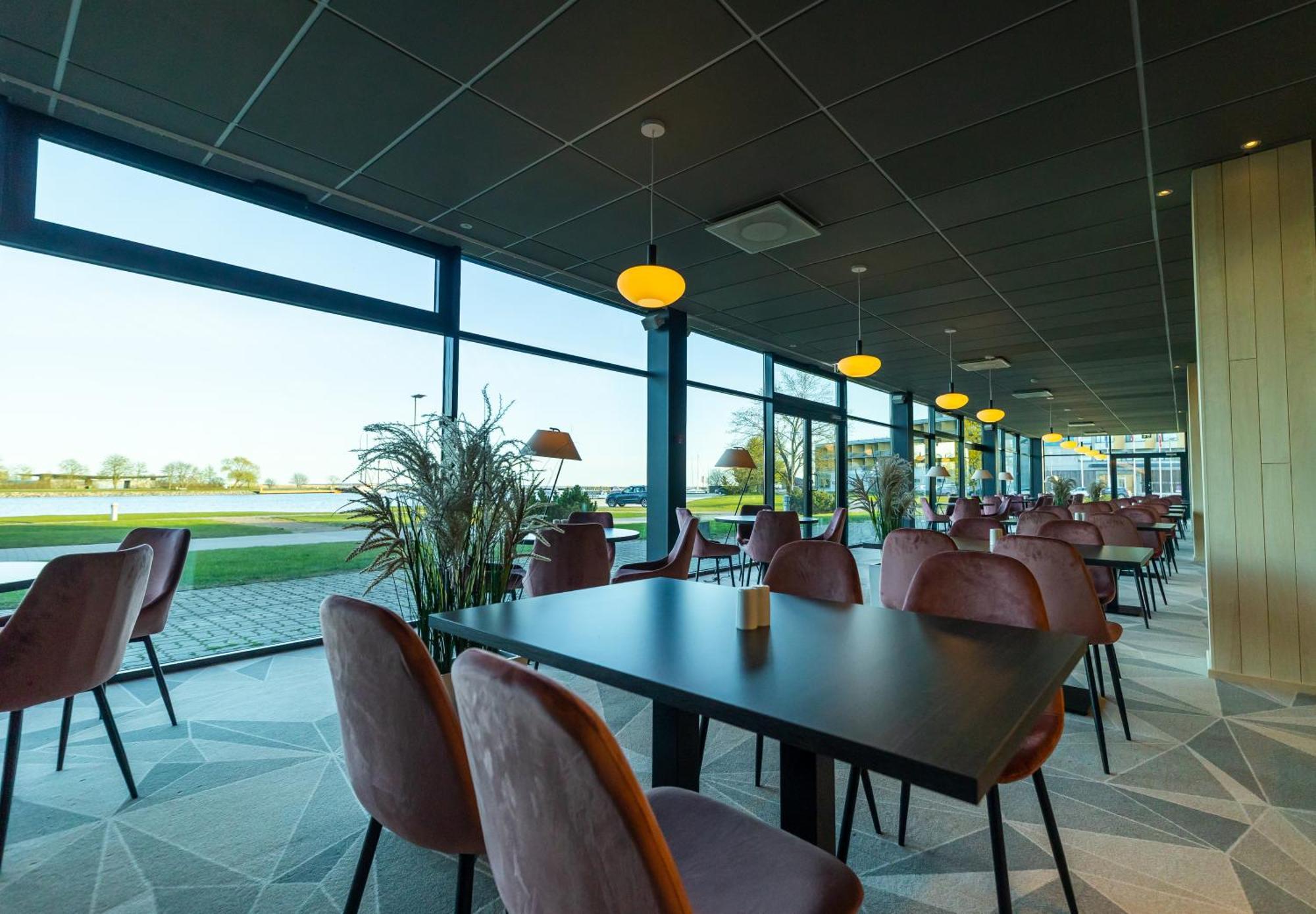 Oe Seaside Suites & Spa Kuressaare Esterno foto